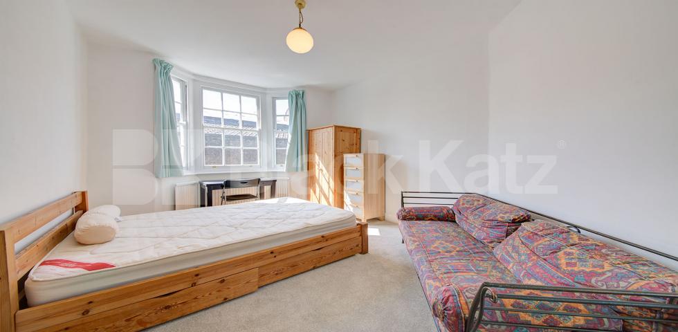 			ZONE 1 LOCATION, 2 Bedroom, 1 bath, 1 reception Apartment			 Haberdasher street, OLD STREET